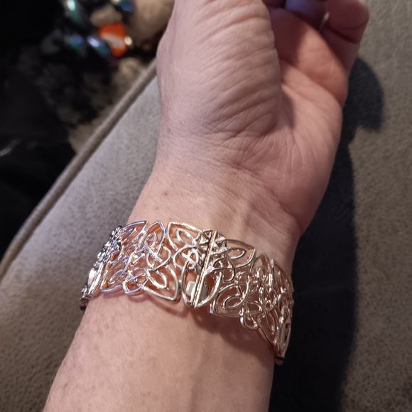 Elegant Rose Gold Bracelet for Women - Picture 2 of 2